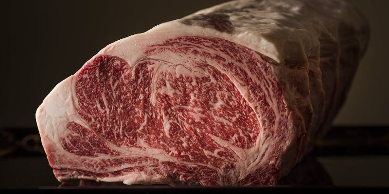 【土曜限定ランチ】黒毛和牛サーロインのすき煮、前菜、刺身、甘味＋乾杯1ドリンク付（個室チャージ料無）