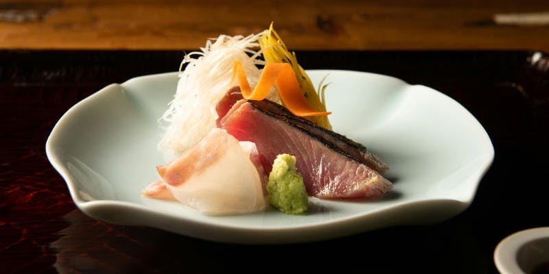 季節料理、刺身、肉料理のショートコース（ご入店は18時半迄に・テーブル席）