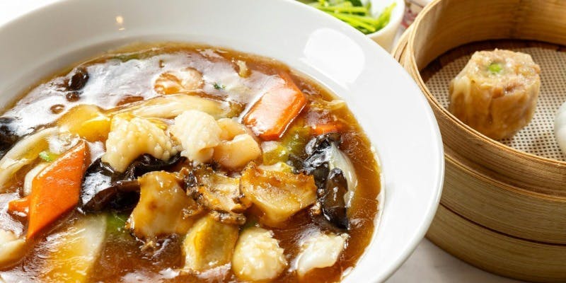 鮑入り海鮮あんかけ焼きそば、フカヒレ煮込み拉麺、海老雲呑香港麺　　選べる豪華中華ランチセット