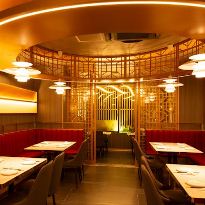 優雅な個室と広々ホールで特別なひと時を