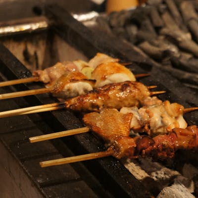 職人技が光る、素材の旨味を引き出す焼鳥