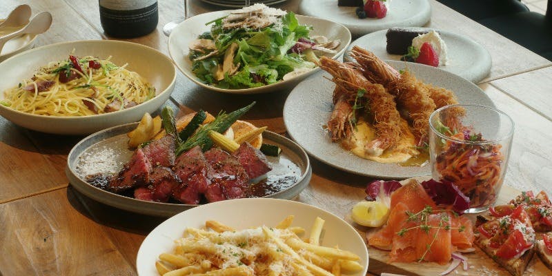 【Botanicoコース】鹿児島茶美豚や赤海老のガーリックシュリンプなど全8皿＋120分フリーフロー付き