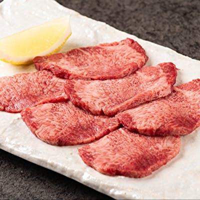 新鮮な国産黒毛和牛焼肉を堪能。2種類の自家製タレでお楽しみください。