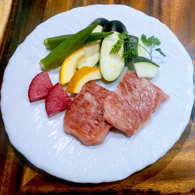 フレンチのエッセンスを加えた鉄板料理
