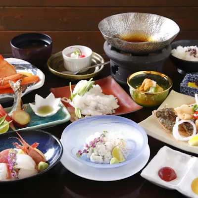 店主が市場で吟味した、新鮮魚介のお刺身