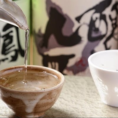 日本酒×お寿司で贅沢なひとときを