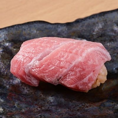 シャリと旬魚の絶妙な味わいに舌鼓