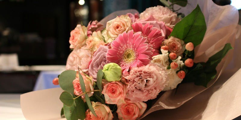 【記念日プラン】季節野菜のベジタブルブッフェ＋選べるメイン＋花束（ドリンクバー付き）