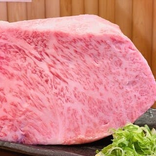 卸直営だからこそ味わえる、鮮度抜群の黒毛和牛