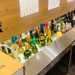 50種類以上のワインがセルフで飲み放題