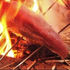 五感で味わう炙りの臨場感。記憶に残るひとときを演出