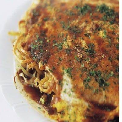 創業以来の味「とん平焼き」や九条ねぎ香る「ねぎ焼き」。素材が活きる逸品をぜひ