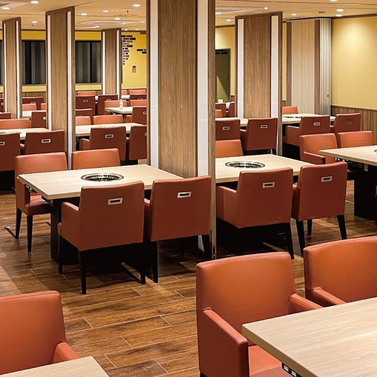 広々とした店内空間