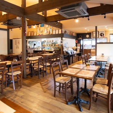 落ち着いた雰囲気の店内