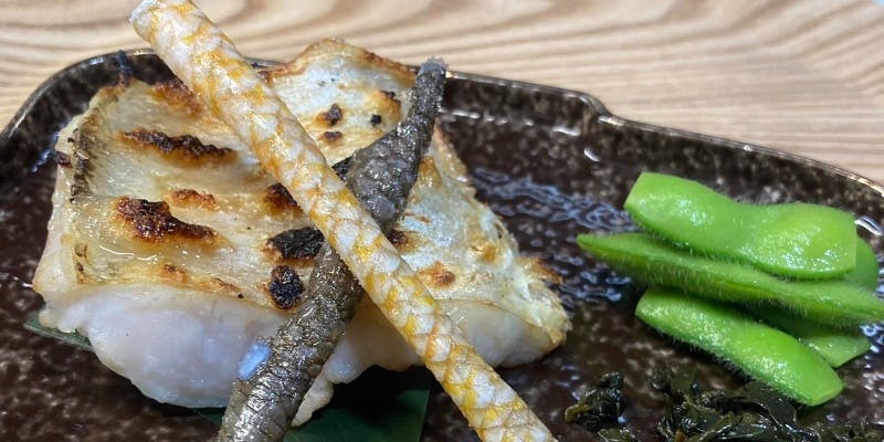 【月コース】魚・野菜・肉の炭火焼をメインに、お造りや一品料理、食事なども楽しめる全8品