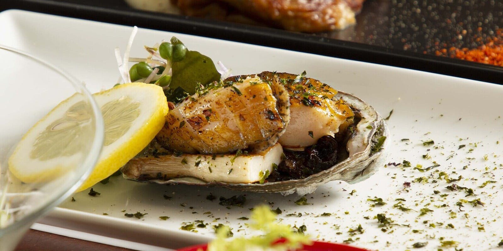 新橋 鉄板焼 ぷらちな FISH&MEAT (シンバシ テッパンヤキ プラチナ