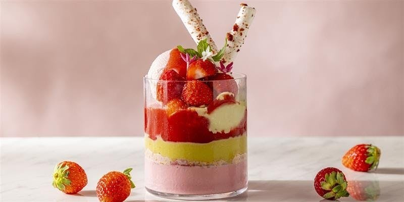 季節限定イチゴパフェ＋1ドリンク