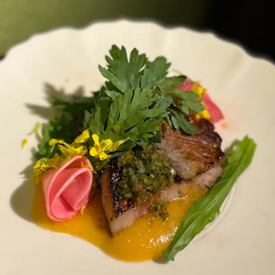 畑から食卓へ、野菜を主役にした創作野菜料理。