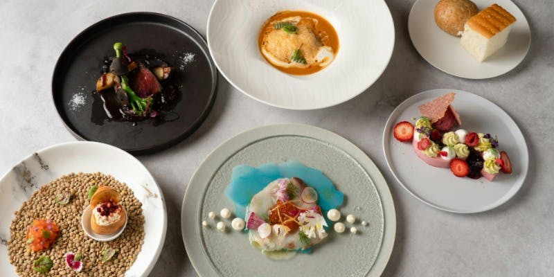 【イヴェールディナー】メインは黒毛和牛。前菜・スープ・メイン・デザートと旬食材を使用した5品のコース