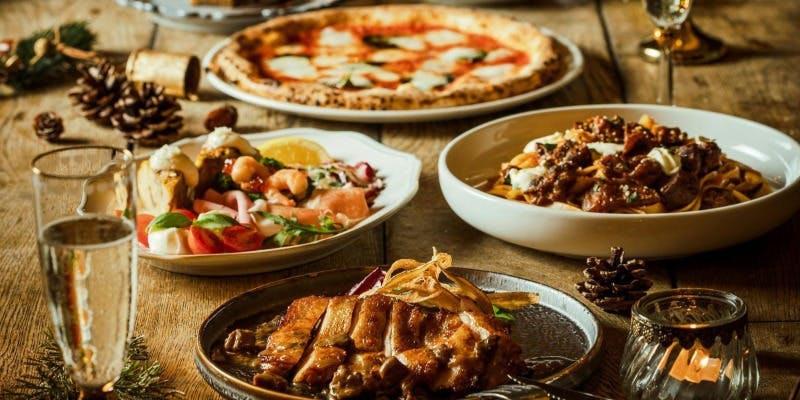 シェアで愉しむXmas　鶏ももソテー、ピッツァ、パスタ、前菜、ドルチェ＋乾杯スパークリングワイン付き