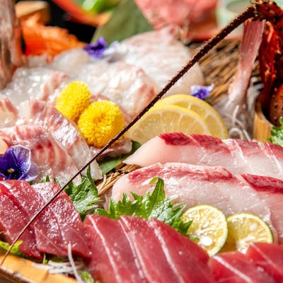 新鮮な海鮮と職人技が光る料理