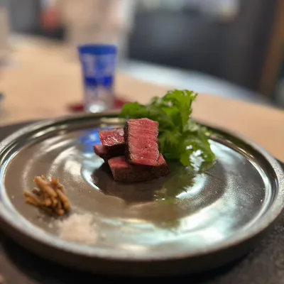 旬の食材をふんだんに使用したお料理をご提供いたします。