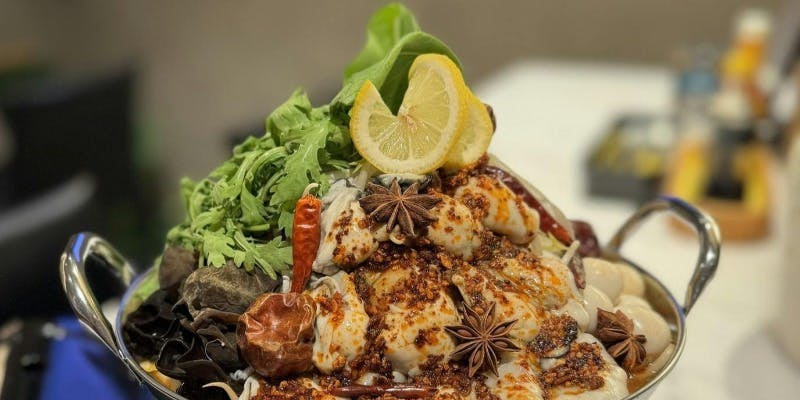 【2名様～当日OK】特製麻辣スープにプリプリの牡蠣をたっぷり  牡蠣の麻辣湯鍋　2,200円