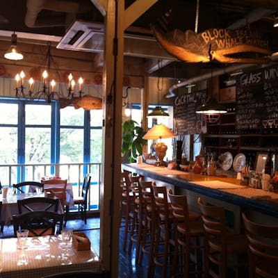 温かみのある店内