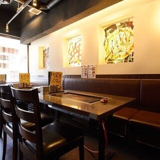 広々とした店内でゆったりとお食事を