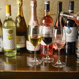 楽しく飲み比べできるグラス量り売りワインがALL660円