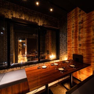 全席完全個室の落ち着いた店内