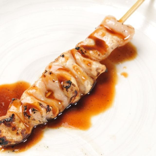 新鮮な地元食材を使用した焼き鳥