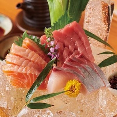 産地直送の鮮魚も楽しめます!選りすぐりの日本酒とも相性抜群