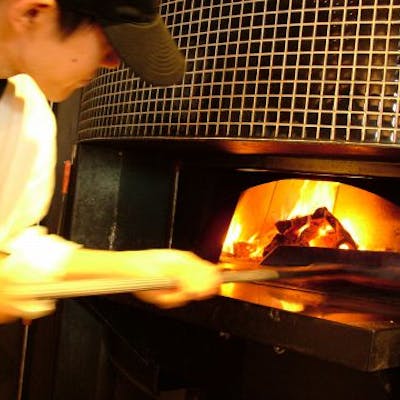 石釜で焼く本格ピッツァ