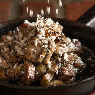 新得地鶏の炭火焼が自慢！