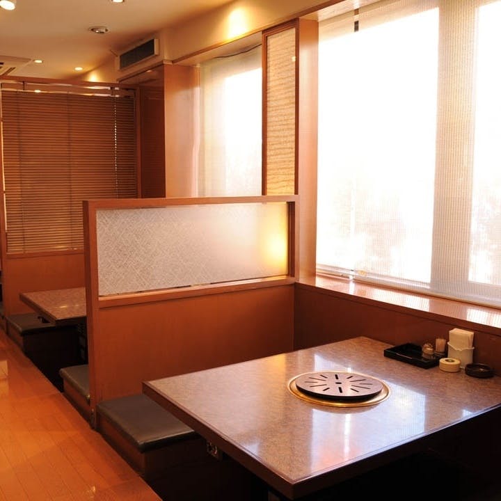 落ち着いた雰囲気の店内