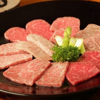 豊富な肉料理と自家栽培野菜の絶妙な組み合わせ