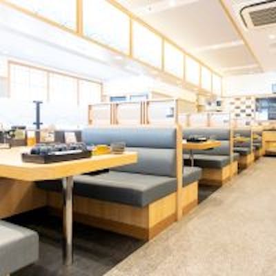 店内は明るく落ち着いた雰囲気