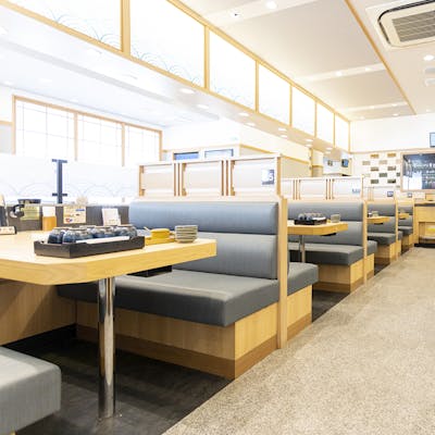 店内は明るく落ち着いた雰囲気