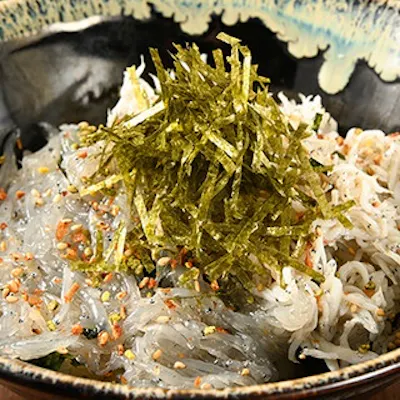鮮度抜群!「鎌倉しらす」の二色丼