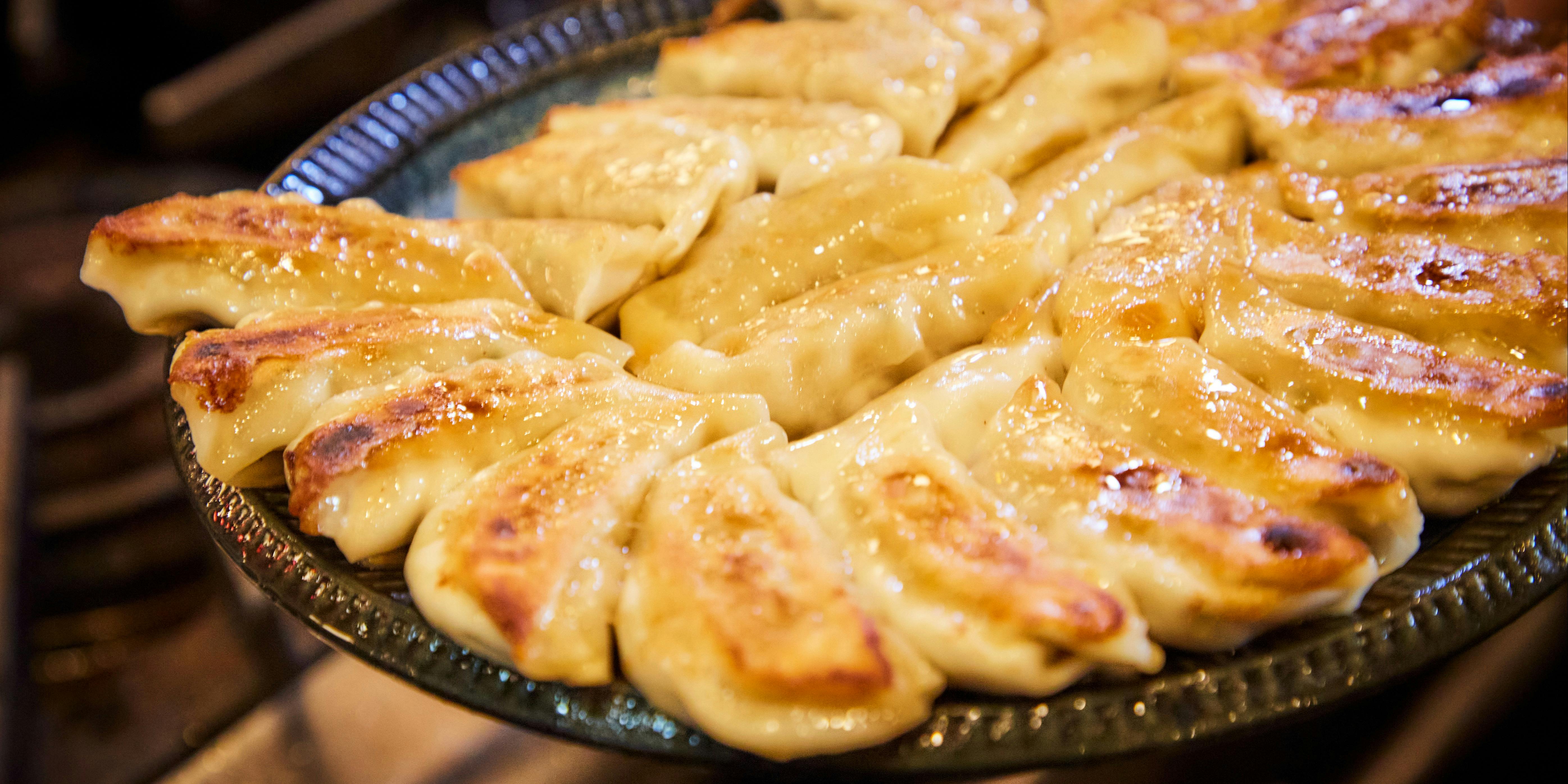 全席個室居酒屋 肉汁餃子と炭火焼き鳥 語り屋 梅田東通り店 - 画像2