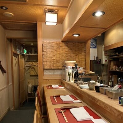 カウンター割烹料理の隠れ家