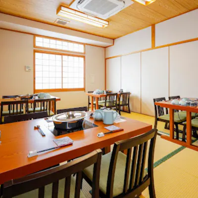 落ち着きのある和風な店内