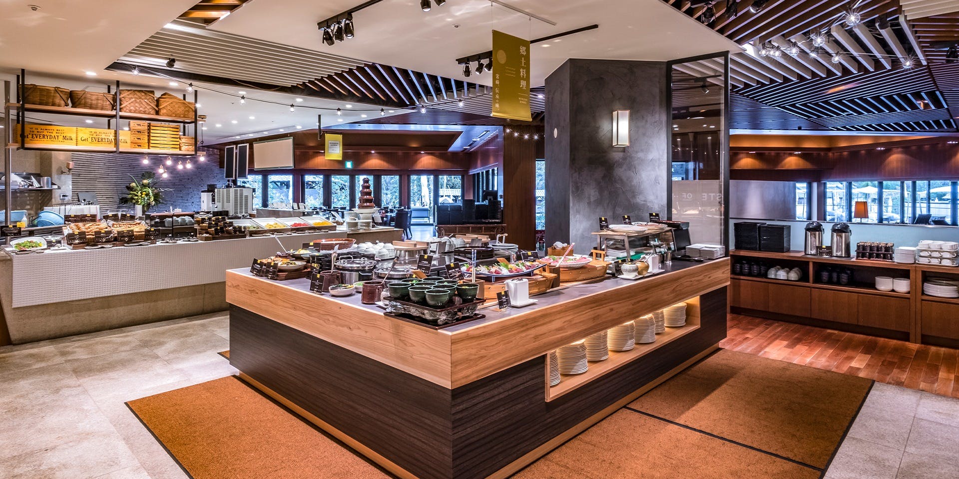 ガーデンビュッフェ「パインテラス」／フェニックス・シーガイア・オーシャン・タワー