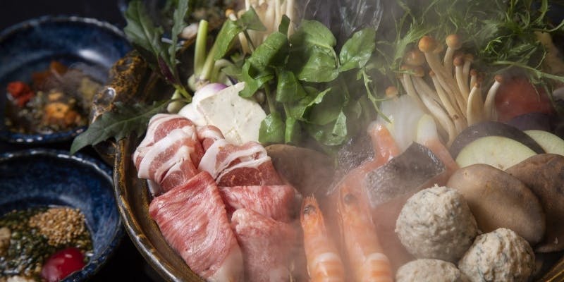 【ひなた鍋】お肉や海鮮、野菜をふんだんに使ったお鍋