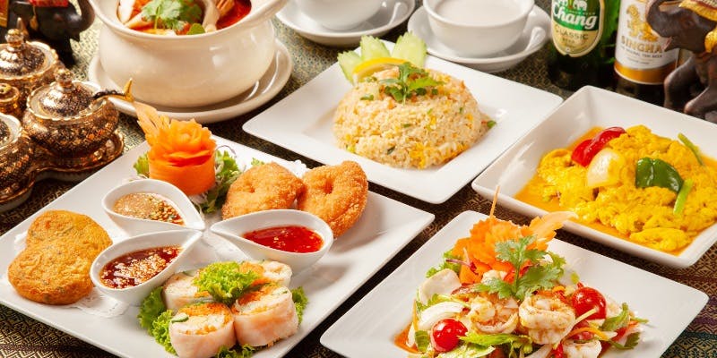 Bコース　生春巻き、海老のすり身揚げ、トムヤムクン、チャーハンなど全8品