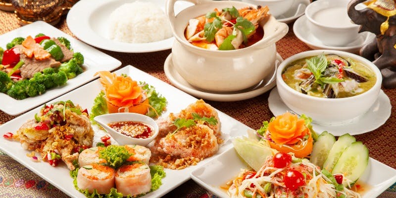 Cコース　生春巻き、蟹のピリカラ揚げ、牛肉のオイスター炒め、トムヤムクンなど全9品