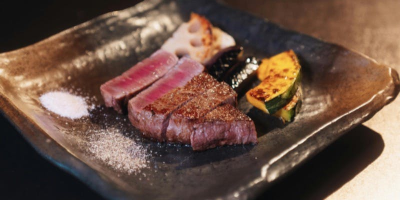 きめ細かい霜降りがとろける・厳選但馬牛フィレステーキ　だるまフィレコース