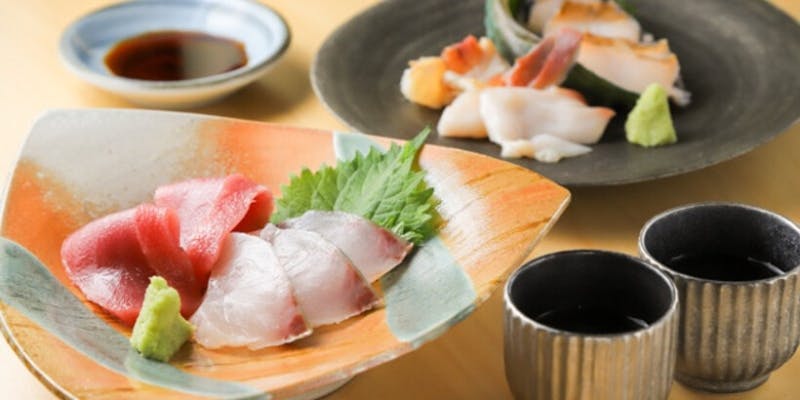 【睦月】刺身2種、焼物または煮物、握り10貫など　全7品＋2時間飲み放題