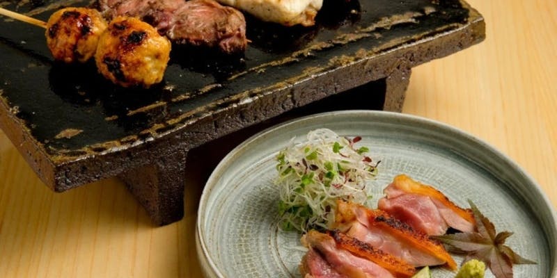 【薩摩コース】たたき、串7本、季節の野菜などの逸品料理、親子丼、デザートなど全9品